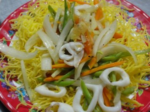 Calamares sobre Fideos Crocantes